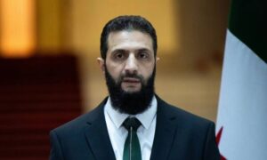 الرئيس السوري أحمد الشرع يصل مدينة حماة وسط سوريا 3 الرئيس السوري أحمد الشرع يصل مدينة حماة وسط سوريا
