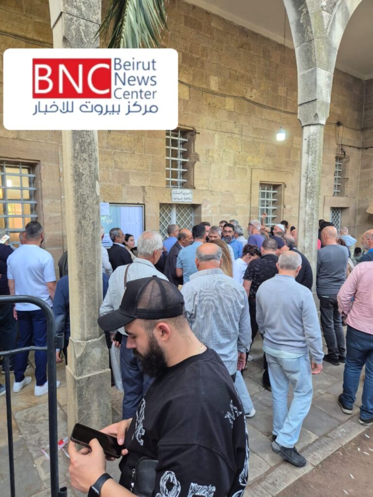 بالصور.. ازدحام غير اعتيادي في بيت الدين بالصور.. ازدحام غير اعتيادي في بيت الدين