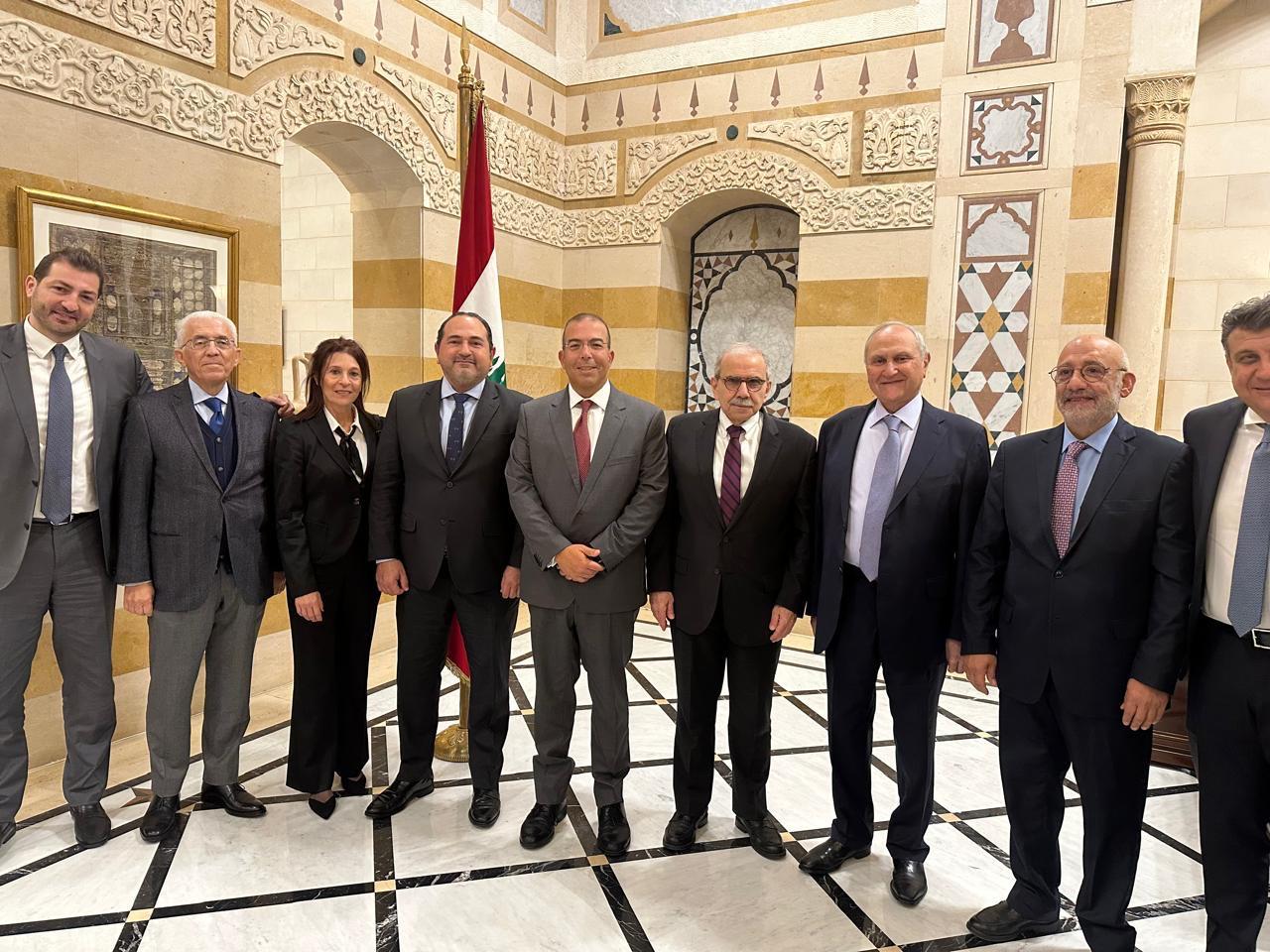 رئيس الحكومة نوّاف سلام يطلّع على نشاطات نادي الغولف ويشيد بدوره في حماية البيئة والترويج السياحي
