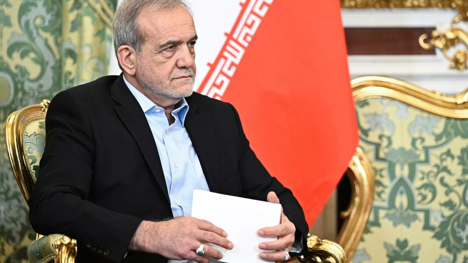 الرئيس بزيشكيان:مستعدون للحوار مع اميركا من موقع الندية وليس التهديدس الرئيس بزيشكيان:مستعدون للحوار مع اميركا من موقع الندية وليس التهديدس