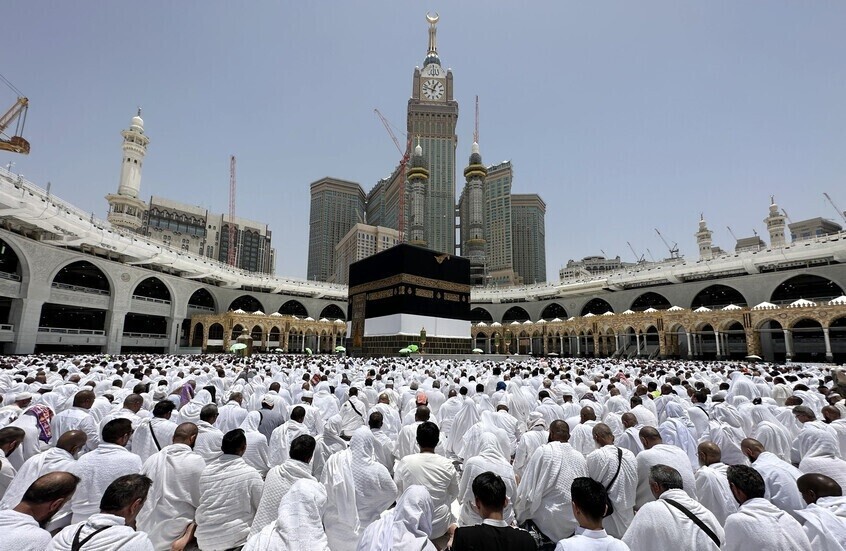 الجوازات السعودية تعلن وصول أكثر من 1.3 مليون حاج للمملكة عبر جميع المنافذ حتى يوم الخميس 3 الجوازات السعودية تعلن وصول أكثر من 1.3 مليون حاج للمملكة عبر جميع المنافذ حتى يوم الخميس