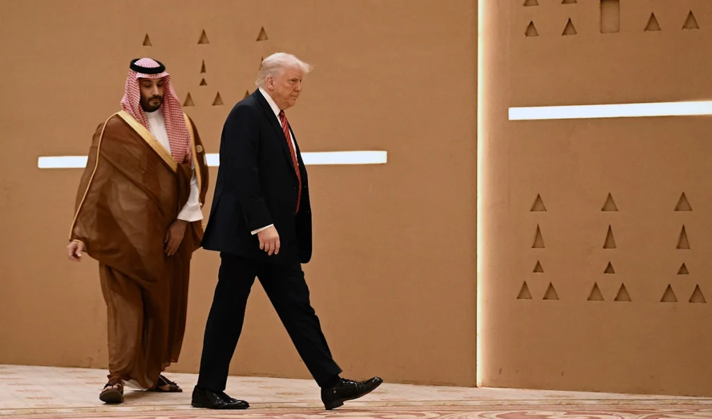 هل سلّمت واشنطن إدارة سوريا ولبنان للسعودية؟ بغداد تنتظر إعلان سلام إطلاق ورشة الإعمار هل سلّمت واشنطن إدارة سوريا ولبنان للسعودية؟ بغداد تنتظر إعلان سلام إطلاق ورشة الإعمار