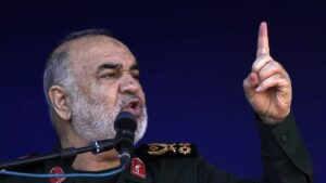 القائد العام للحرس الثوري يكشف رد فعل إيران حال تعرض بلاده لأي هجوم