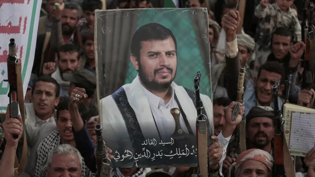 ‏"أنصار الله" تتوعد إسرائيل بـ "مفاجآت مؤلمة" ردا على قصف مطار صنعاء