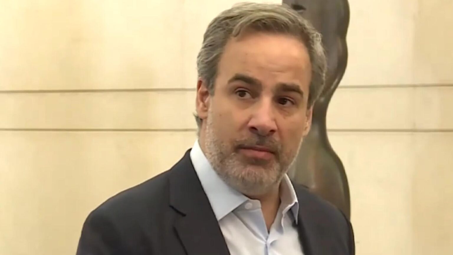 معوّض: ما حدث اليوم جريمة بحقّ الإغتراب اللبناني الذي ساعد لبنان كثيراً خلال الأزمة ولا يمكن التغاضي عن حقوق المغتربين والتعامل معهم كـ”قجّة” معوّض: ما حدث اليوم جريمة بحقّ الإغتراب اللبناني الذي ساعد لبنان كثيراً خلال الأزمة ولا يمكن التغاضي عن حقوق المغتربين والتعامل معهم كـ"قجّة"