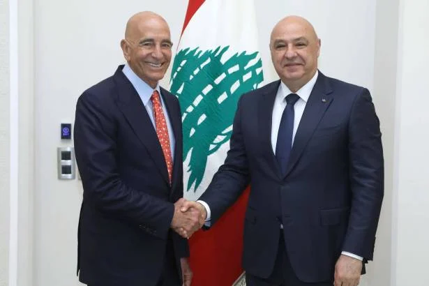 باراك للمسؤولين : تعاونوا مع "سوريا الشرع"... أسرعوا بنزع السلاح وسأعود بأجوبة خلال أسابيع 1 باراك للمسؤولين : تعاونوا مع "سوريا الشرع"... أسرعوا بنزع السلاح وسأعود بأجوبة خلال أسابيع