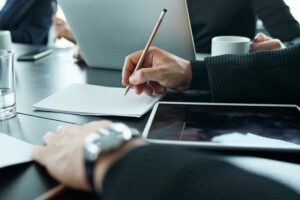 4 إشارات على أنك تتحمل مخاطر استثمارية زائدة.. كيف تتصرف؟ 3 4 إشارات على أنك تتحمل مخاطر استثمارية زائدة.. كيف تتصرف؟
