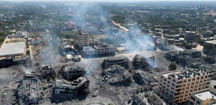 غزة تحت النار... خذلان يطوق الأحياء والموت يطارد النازحين 1 غزة تحت النار... خذلان يطوق الأحياء والموت يطارد النازحين