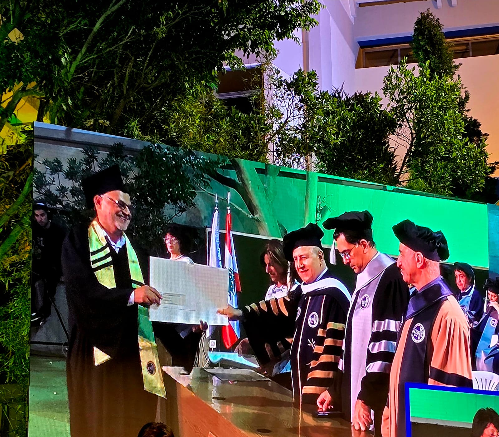 عن شهادة الدكتوراه من جامعة القديس يوسف حول العنف الديني التكفيري