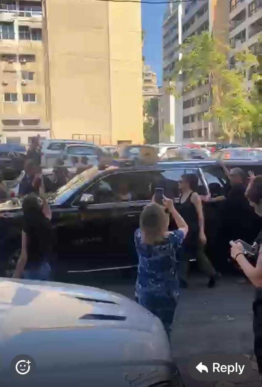بالفيديو والصور.. الحشود تودع زياد الرحباني في الحمرا 12 بالفيديو والصور.. الحشود تودع زياد الرحباني في الحمرا