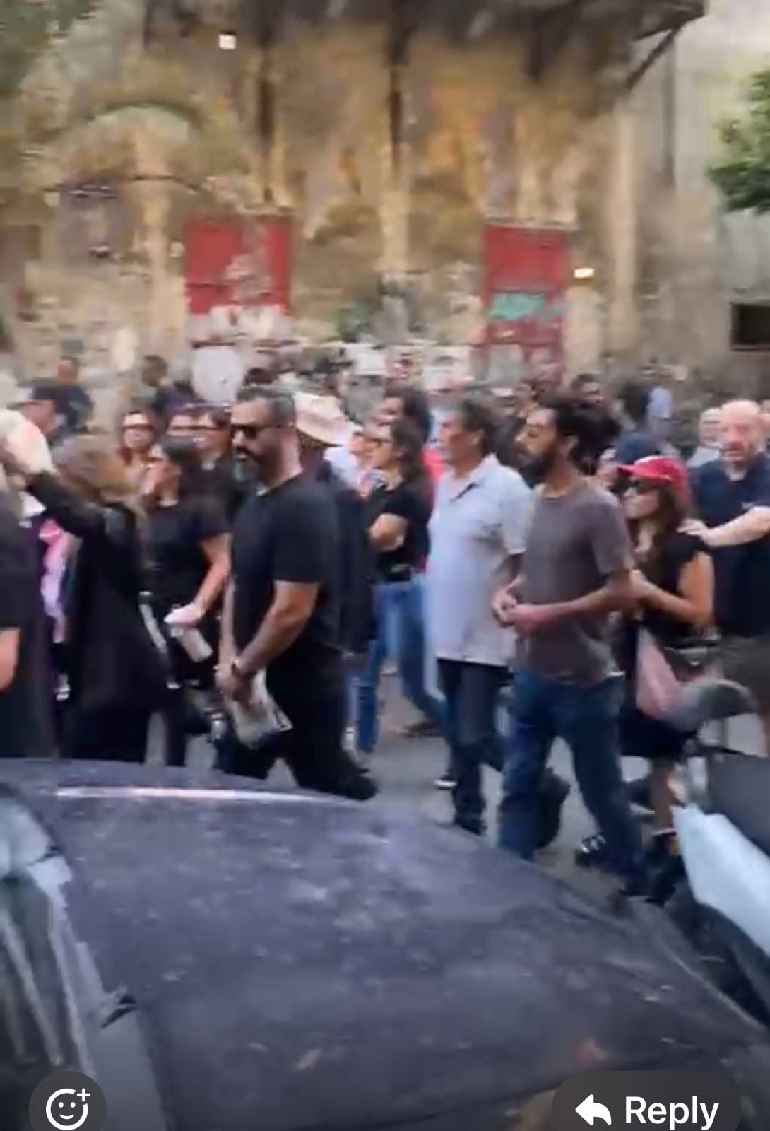بالفيديو والصور.. الحشود تودع زياد الرحباني في الحمرا 10 بالفيديو والصور.. الحشود تودع زياد الرحباني في الحمرا