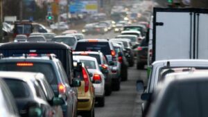 زحمة سير خانقة من الدامور باتجاه صيدا 3 زحمة سير خانقة من الدامور باتجاه صيدا