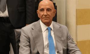 وصول المبعوث الأميركي توماس بارّاك إلى مطار بيروت في هذه الأثناء