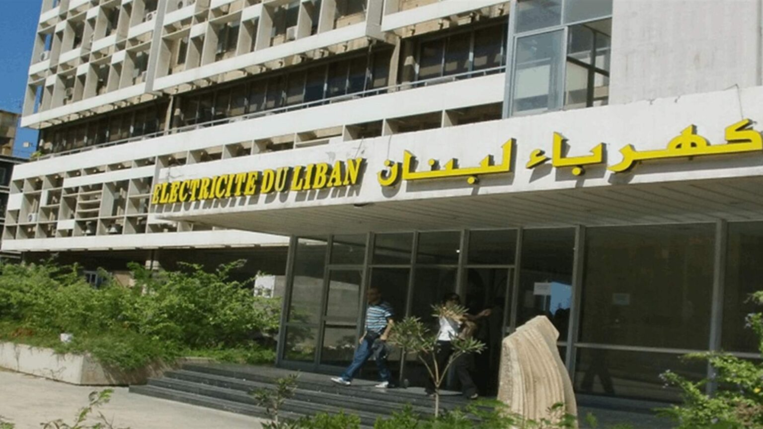 عطل طارئ في محول الذوق... وكهرباء لبنان تعمل على إصلاحه