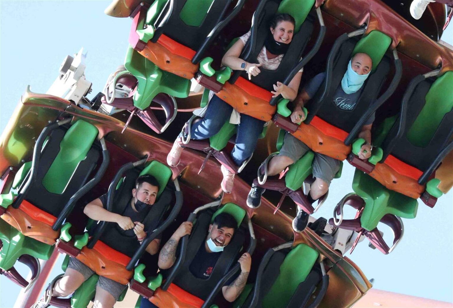 بالفيديو: لعبة تعلق في الهواء.. وبـ”المقلوب”! بالفيديو: لعبة تعلق في الهواء.. وبـ"المقلوب"!