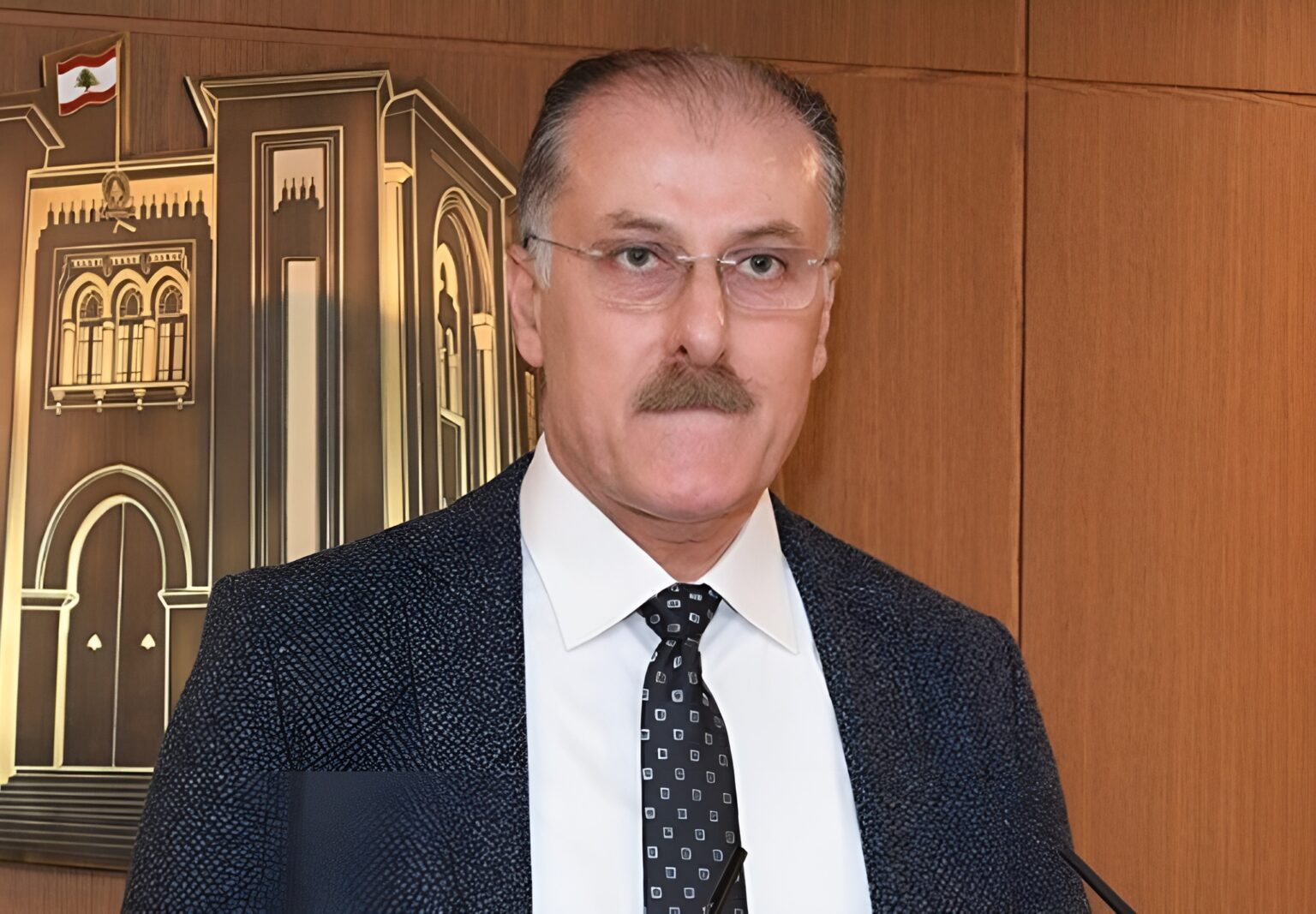 عبد الله تقدم باقتراحي قانون لمعالجة أوضاع المتعاقدين وضم الخدمات للموظفين في الادارات الرسمية عبد الله تقدم باقتراحي قانون لمعالجة أوضاع المتعاقدين وضم الخدمات للموظفين في الادارات الرسمية