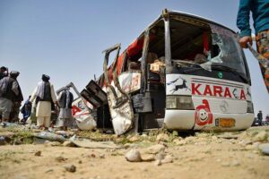 المتحدث باسم حكومة اقليم هرات في غرب أفغانستان:وقوع حادث سير مروع أسفر عن مقتل 71 شخصا بينهم 17 طفلا. 3 المتحدث باسم حكومة اقليم هرات في غرب أفغانستان:وقوع حادث سير مروع أسفر عن مقتل 71 شخصا بينهم 17 طفلا.
