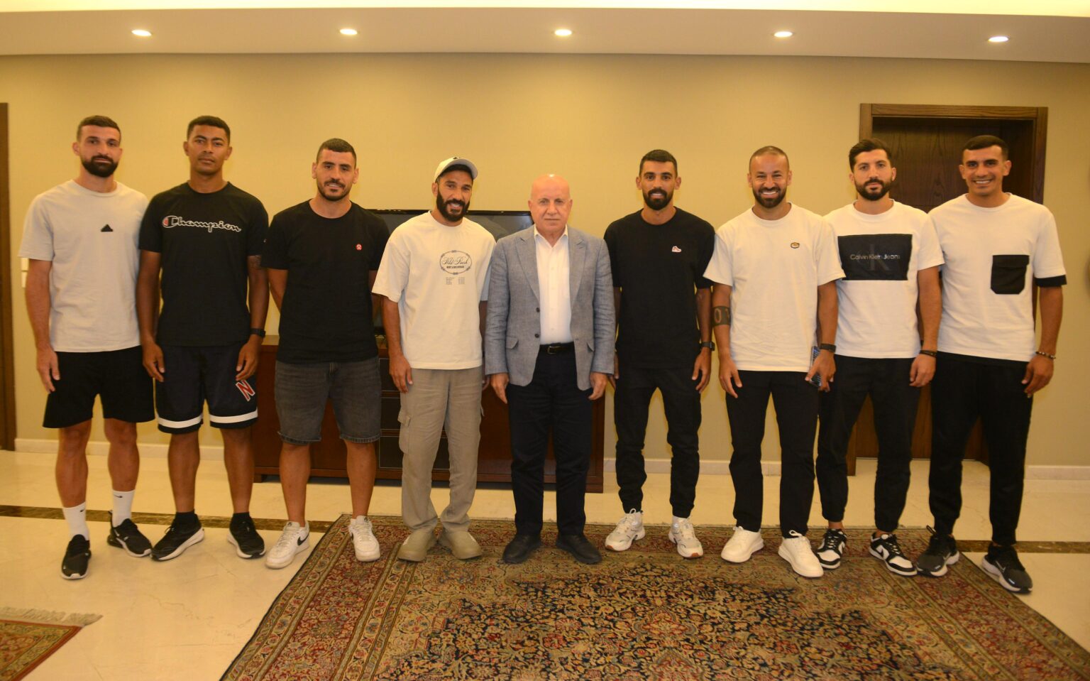 أوضاع اللاعبين واللعبة محور لقاء حيدر والشحف مع قادة ومخضرمي كرة القدم اللبنانية.. أوضاع اللاعبين واللعبة محور لقاء حيدر والشحف مع قادة ومخضرمي كرة القدم اللبنانية..