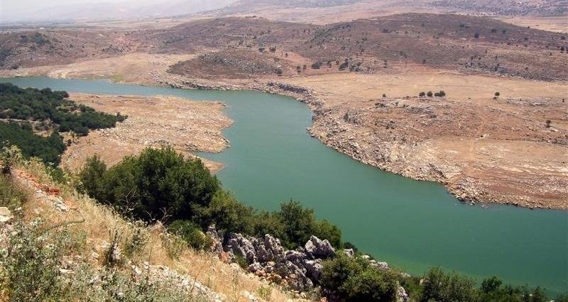 إخماد حريق عند ضفاف نهر الليطاني إخماد حريق عند ضفاف نهر الليطاني