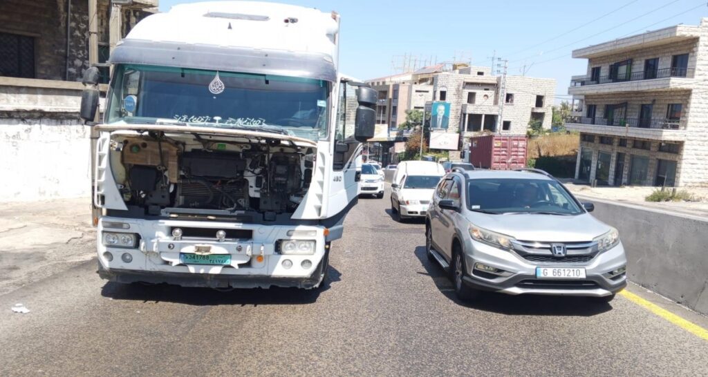 التحكم المروري: رفع الشاحنة عند مفرق عاليه صعوداً والسير إلى تحسن تدريجي التحكم المروري: رفع الشاحنة عند مفرق عاليه صعوداً والسير إلى تحسن تدريجي