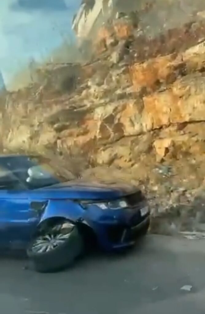 حادث سير بين عدة سيارات على طريق الجية