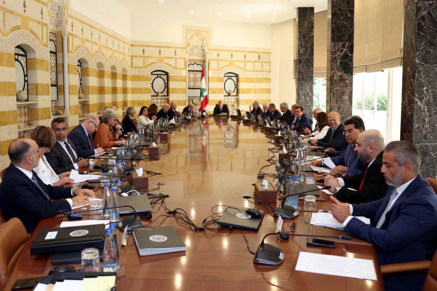 كيف يمكن الخروج من الازمة التي تورط بها مجلس الوزراء ...