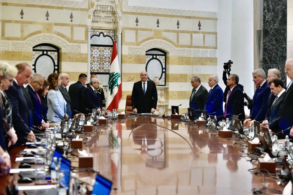 بعبدا تفرض إيقاعاً جديداً: إصلاحات في الهيئات الناظمة، إنترنت عبر الأقمار الصناعية، وتجميد التعيينات الجمركية