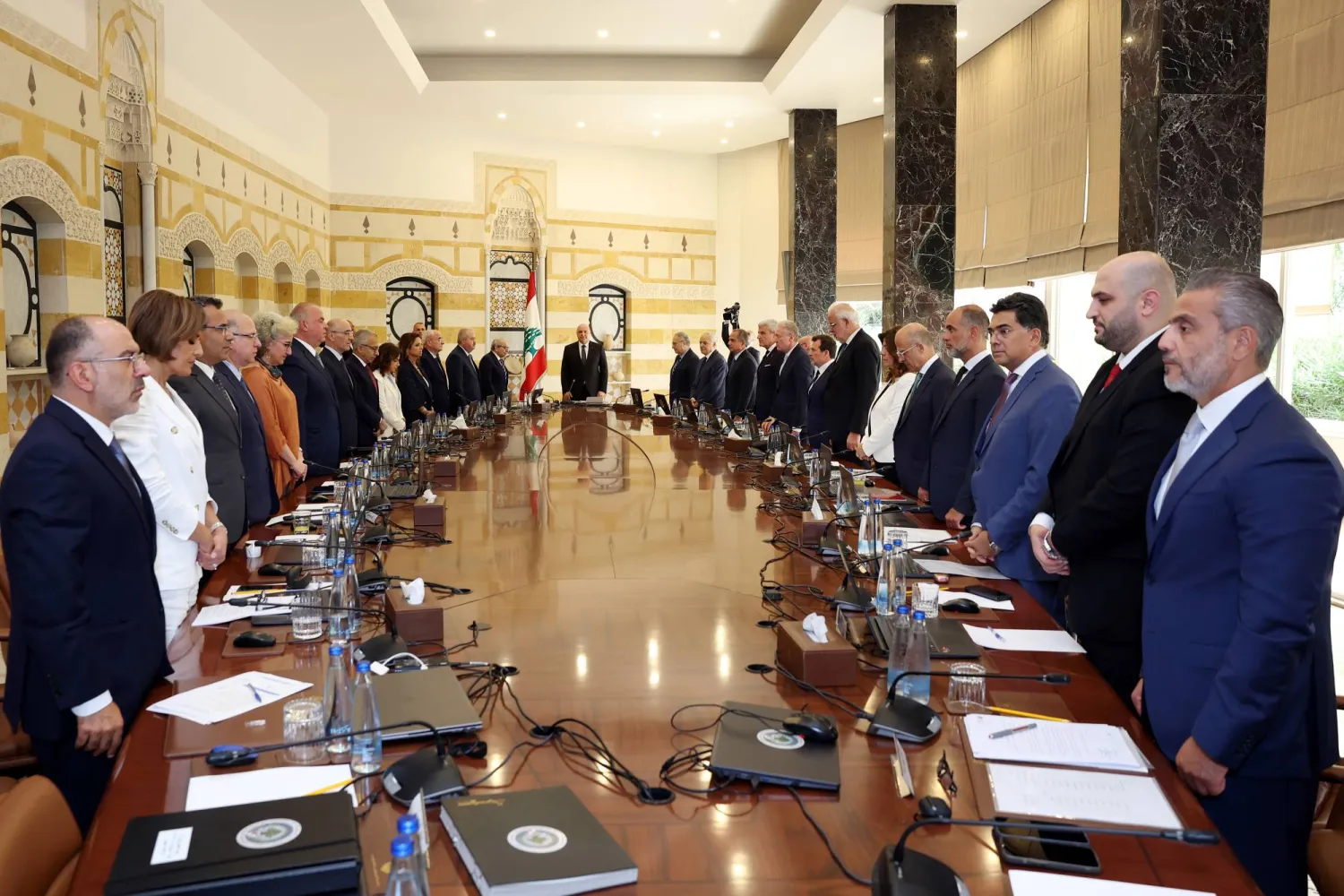 ربط نزاع بين الثنائي ورئيسَي الجمهورية والحكومة... والناجي الوحيد هو الجيش اللبناني 3 ربط نزاع بين الثنائي ورئيسَي الجمهورية والحكومة... والناجي الوحيد هو الجيش اللبناني