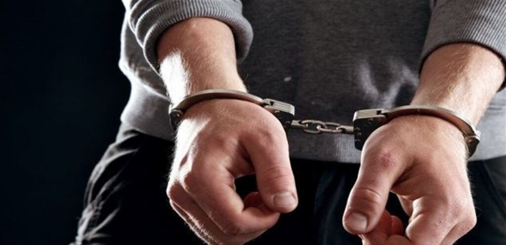 نفذّوا عملية سرقة منزل في دوحة الحص وقاموا بخطف صاحبه وطلب فدية مالية... عصابة بقبضة "الأمن"