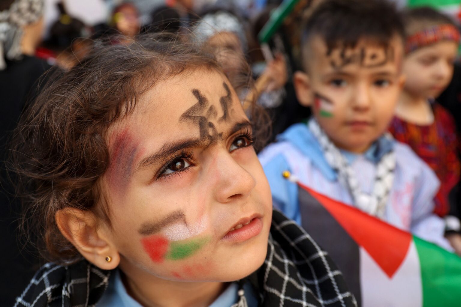 تفاصيل مشروع عباس – سلام لفلسطينيّي لبنان: نزع السلاح وتهجير الآلاف وإزالة المخيمات تفاصيل مشروع عباس - سلام لفلسطينيّي لبنان: نزع السلاح وتهجير الآلاف وإزالة المخيمات