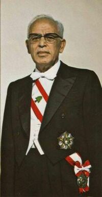 وصول الرئيس سليمان بيك فرنجية الى مرقد الســـيد حسن نصر الله وأيضاً وصل قبل قليل اميل اميل لحود ابن رئيس الجمهورية العماد اميل لحود وصول الرئيس سليمان بيك فرنجية الى مرقد الســـيد حسن نصر الله وأيضاً وصل قبل قليل اميل اميل لحود ابن رئيس الجمهورية العماد اميل لحود