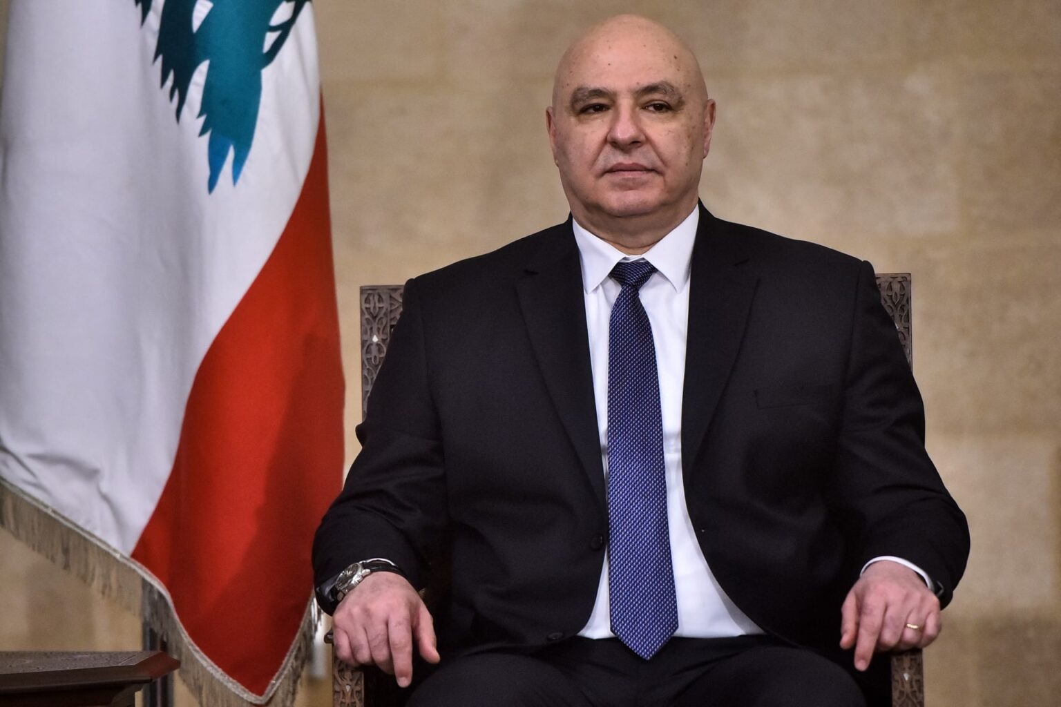 الرئيس عون غادر إلى قطر لترؤس وفد لبنان إلى مؤتمر القمة العربية الإسلامية الطارئة في الدوحة الرئيس عون غادر إلى قطر لترؤس وفد لبنان إلى مؤتمر القمة العربية الإسلامية الطارئة في الدوحة
