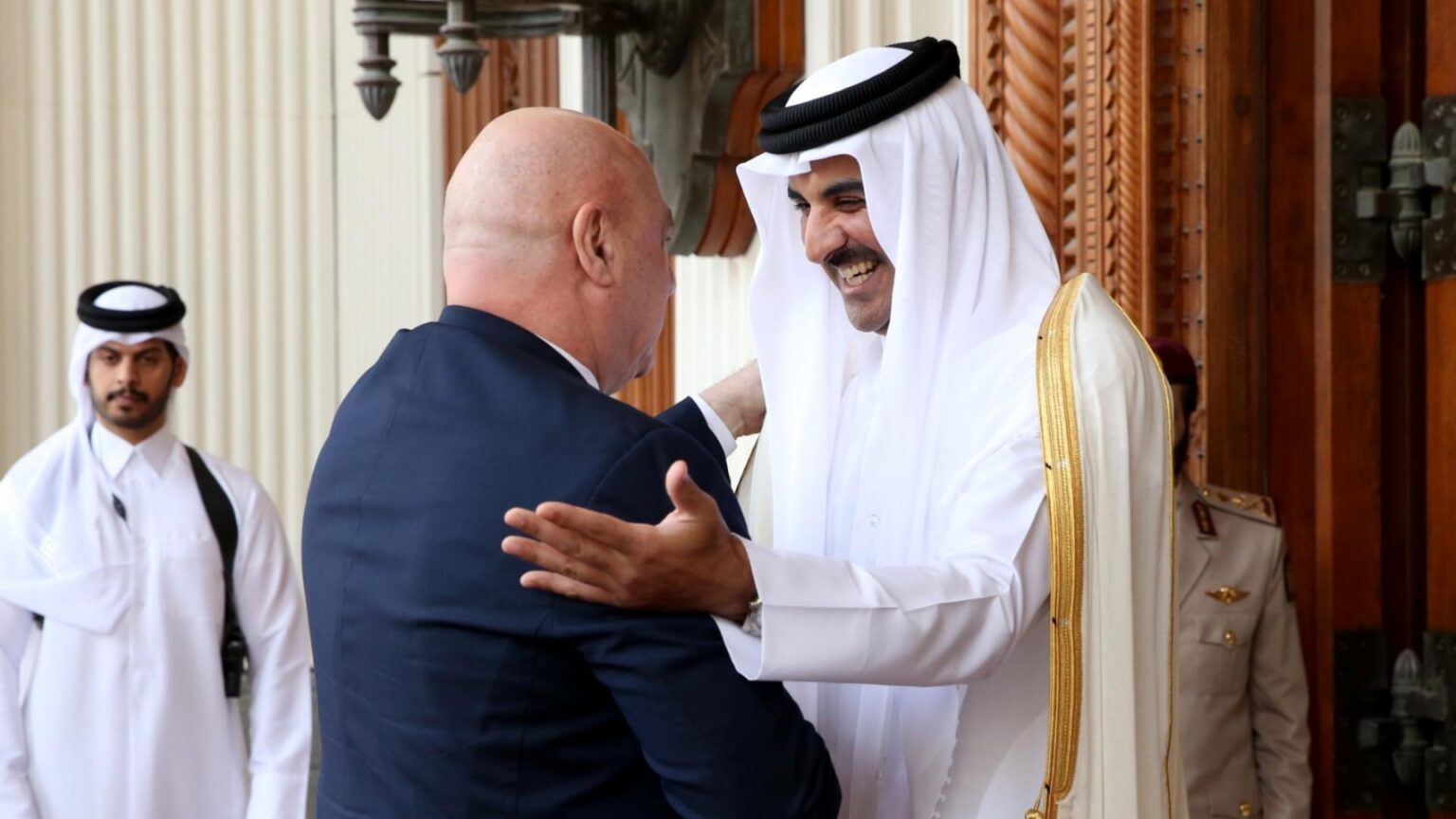 قطر تدعم الجيش اللبناني برسالة من الأمير تميم إلى الرئيس عون