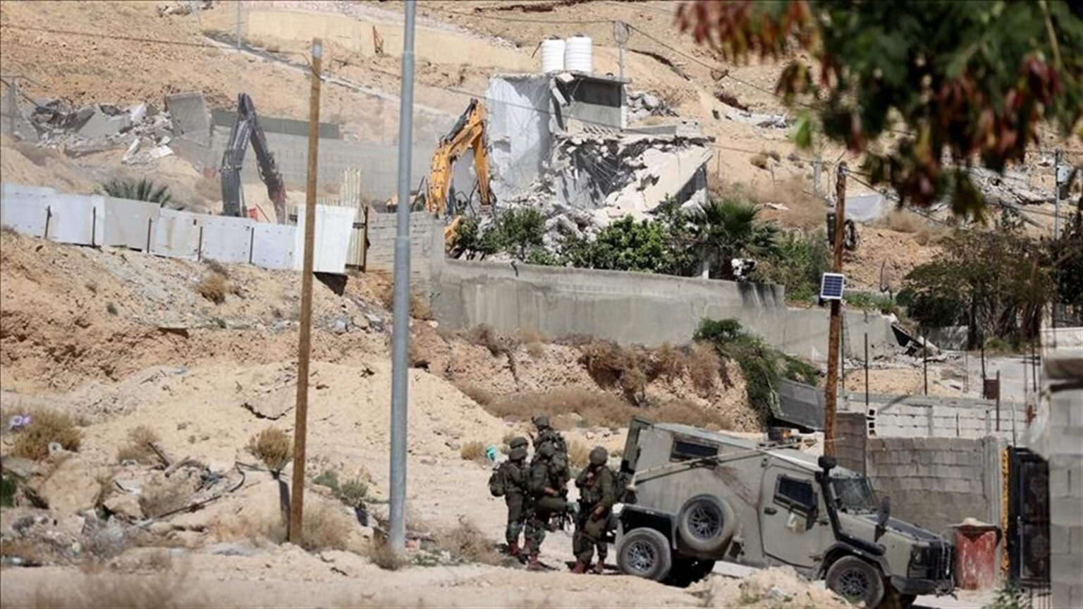 العدو يفجر منزل المشتبه به في تنفيذ هجوم القدس