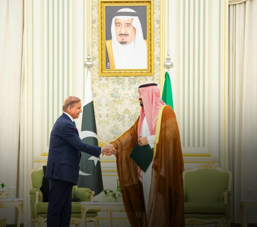ولي_العهد ورئيس وزراء باكستان يوقعان على اتفاقية الدفاع الاستراتيجي المشترك