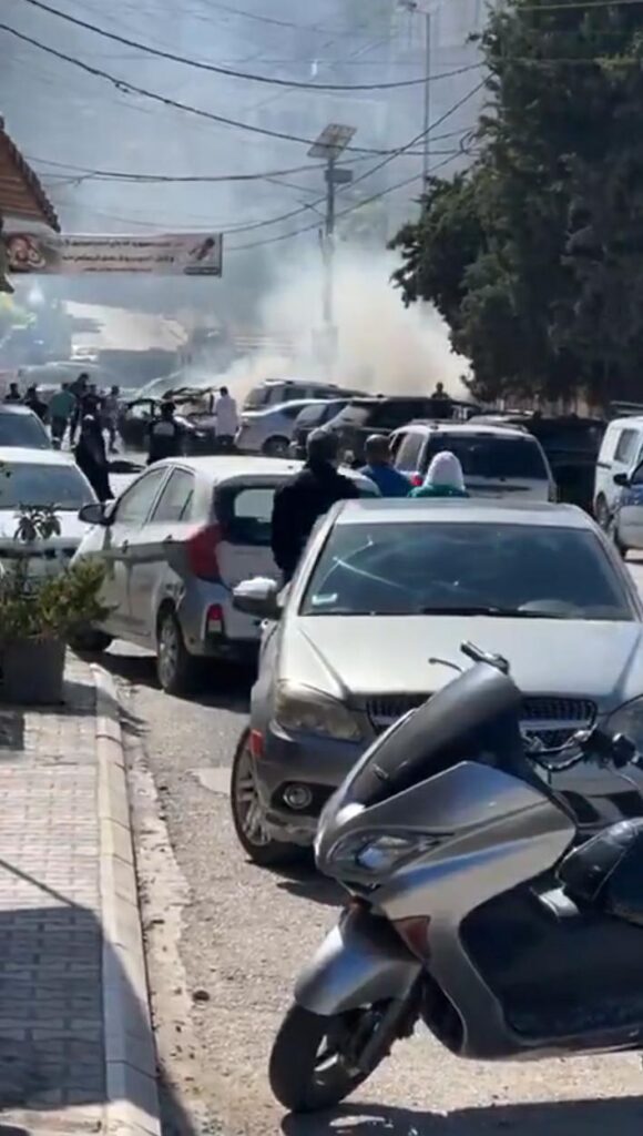 وزارة الصحة اللبنانية: شهيد و3 جرحى بالغارة الإسرائيلية على سيارة أمام مدخل مستشفى تبنين الحكومي