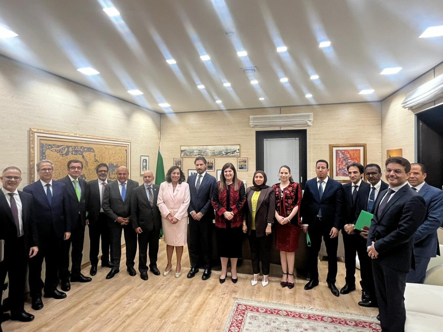 الوزيرة شاهين تلتقي بعثة جامعة الدول العربية والسفراء العرب في روما: تأكيد على وحدة الموقف العربي تجاه فلسطين الوزيرة شاهين تلتقي بعثة جامعة الدول العربية والسفراء العرب في روما: تأكيد على وحدة الموقف العربي تجاه فلسطين