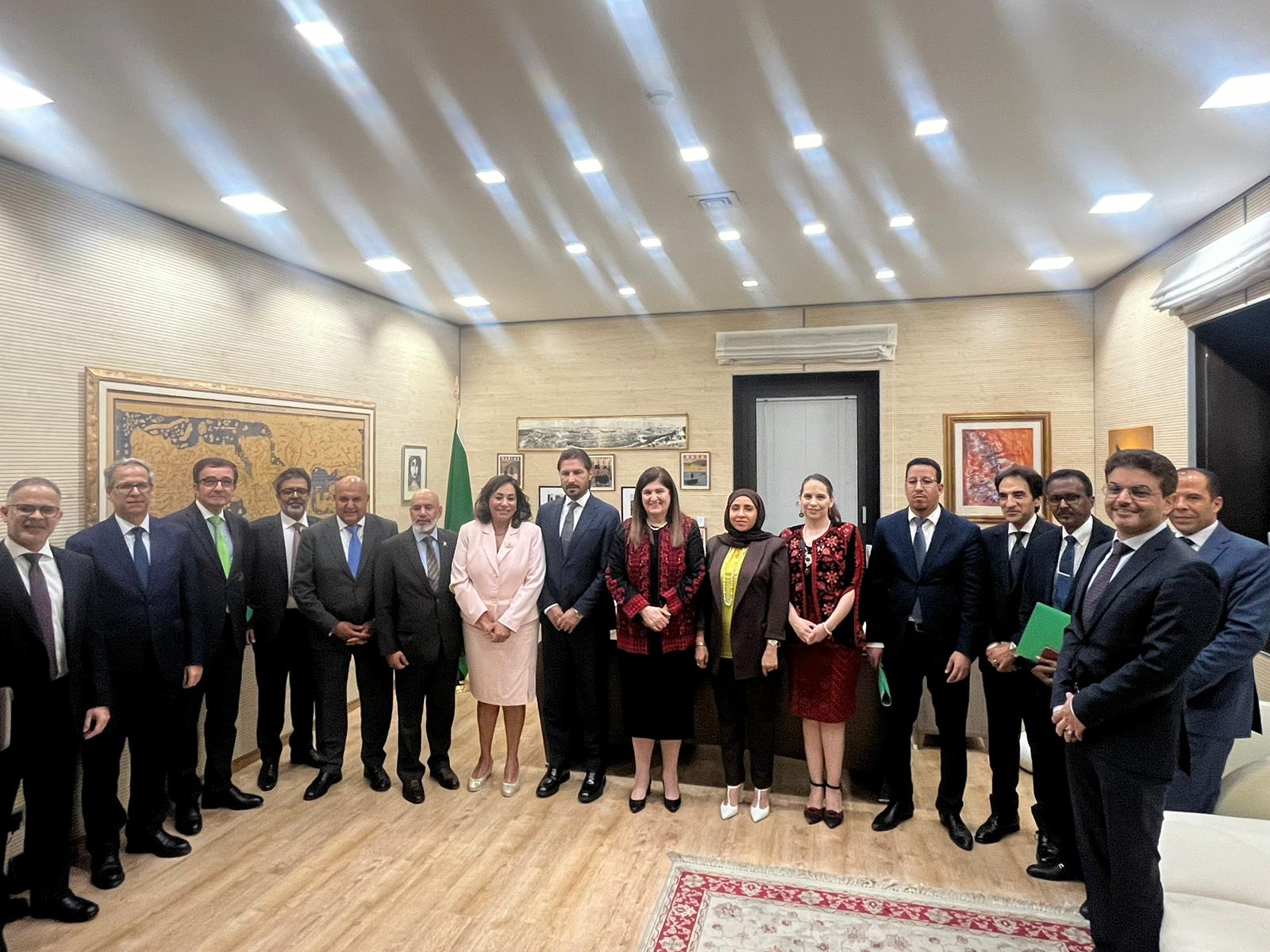 الوزيرة شاهين تلتقي بعثة جامعة الدول العربية والسفراء العرب في روما: تأكيد على وحدة الموقف العربي تجاه فلسطين 3 الوزيرة شاهين تلتقي بعثة جامعة الدول العربية والسفراء العرب في روما: تأكيد على وحدة الموقف العربي تجاه فلسطين