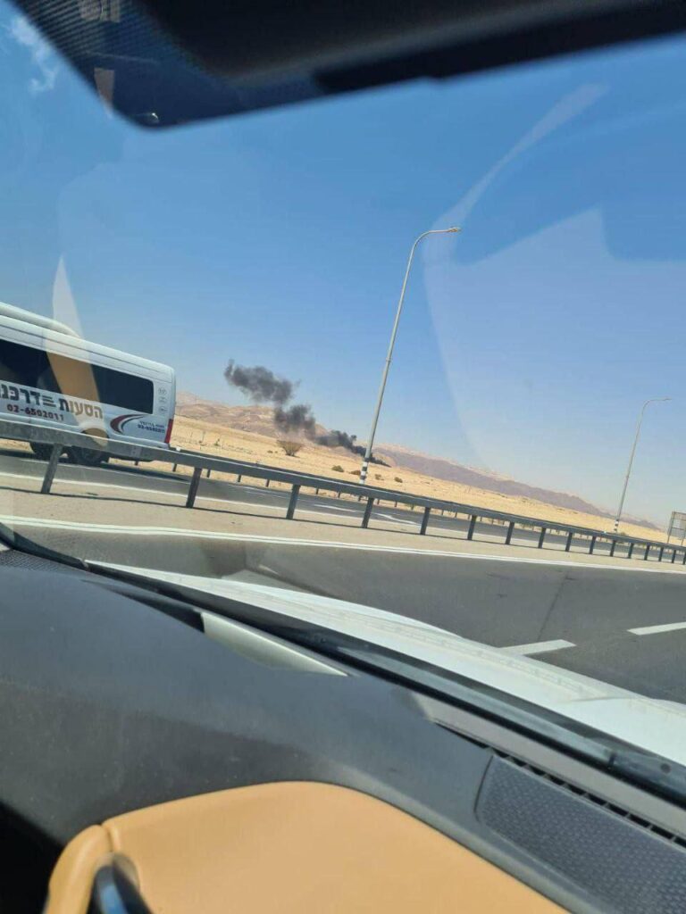 وسائل إعلام إسرائيلية: انفجار طائرة بدون طيار يمنية في محيط مطار رامون