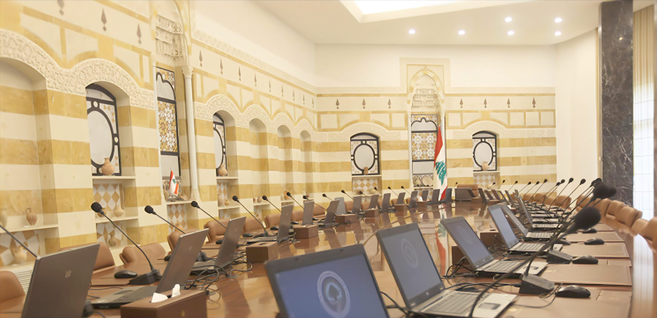 حذر شديد وتلويحات متضاربة قبيل إنعقاد الجلسة الحكومية... الغموض سيد الموقف 3 حذر شديد وتلويحات متضاربة قبيل إنعقاد الجلسة الحكومية... الغموض سيد الموقف