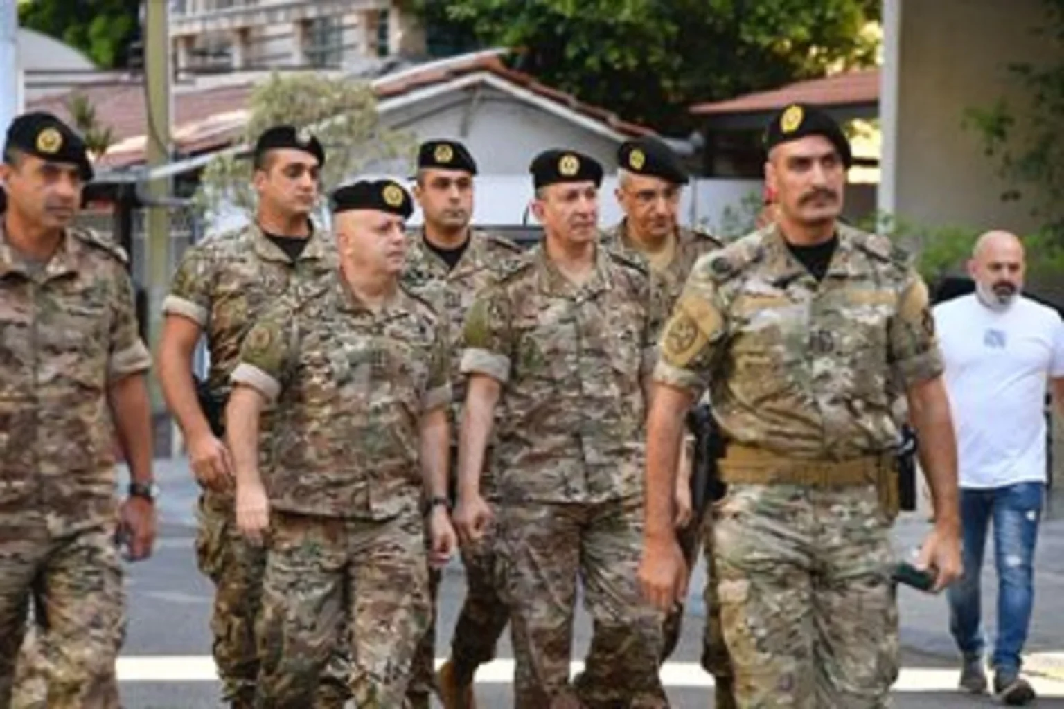 "فتح المركزيّة" تسلم السلاح للجيش والفصائل الأخرى تعلّقه
