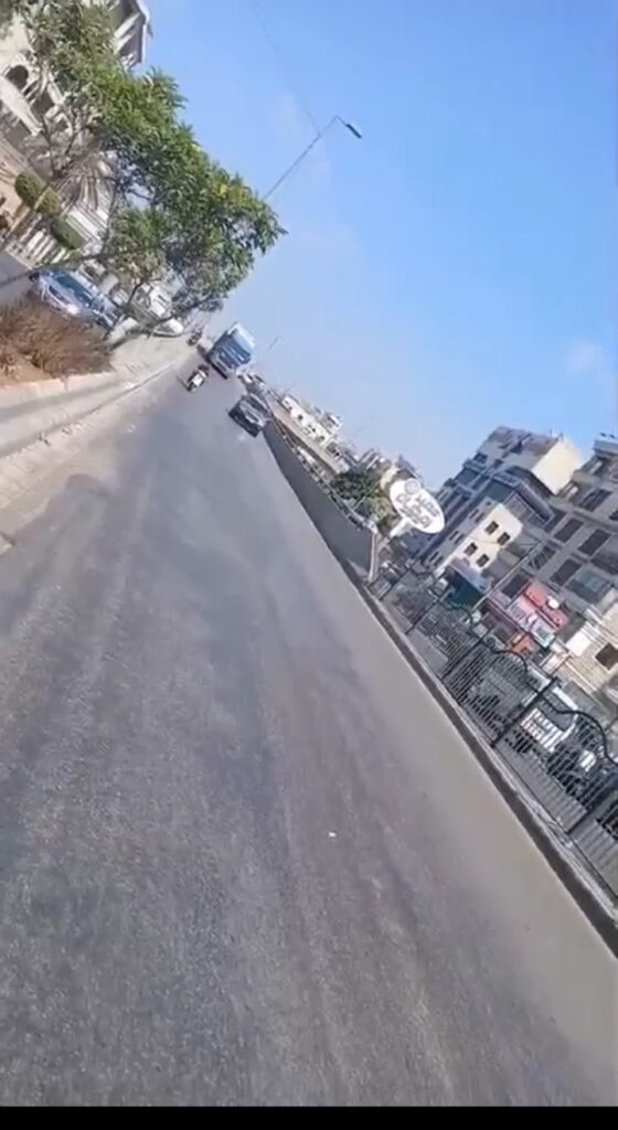تسربت مادة المازوت، في هذه الأثناء على طريق المطار. لذا يرجى من السائقين توخي الحذر أثناء التنقل على الطريق.