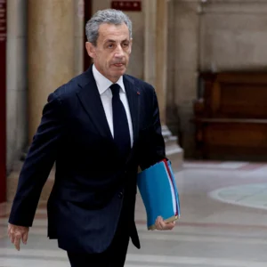 ساركوزي يصبح أول رئيس فرنسي يدخل السجن منذ الحرب العالمية الثانية 3 ساركوزي يصبح أول رئيس فرنسي يدخل السجن منذ الحرب العالمية الثانية