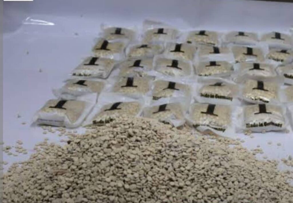 ضبط 12 مليون حبة كبتاغون قبل تهريبها واعتقال زعيم الشبكة في ريف دمشق ضبط 12 مليون حبة كبتاغون قبل تهريبها واعتقال زعيم الشبكة في ريف دمشق