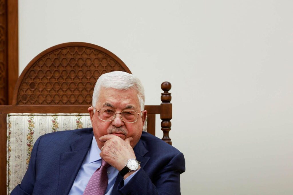 عباس يعلن خارطة طريق انتقالية: دستور مؤقت وانتخابات مرتقبة