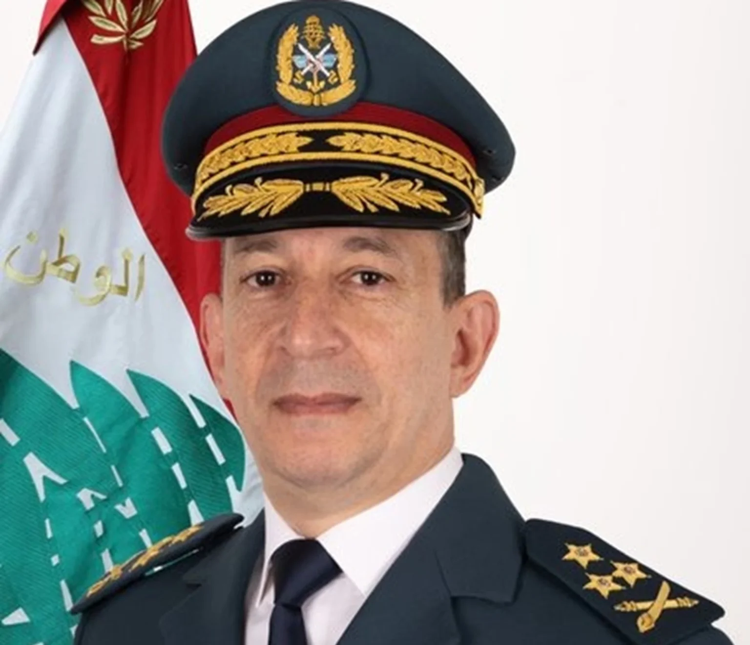 قائد الجيش يزور قطر لبحث تعزيز التعاون ودعم المؤسسة العسكرية