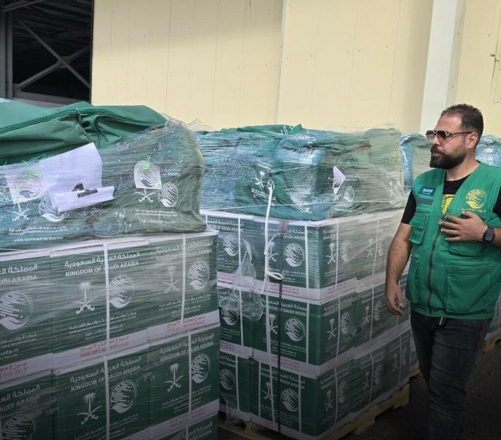 وصول الطائرة الإغاثية السعودية الـ68 إلى مطار العريش في مصر متجهة لمتضرري قطاع غزة