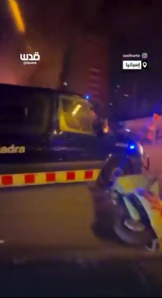 ‏محتجون يهاجمون قنصلية الاحتلال في برشلونة بقنابل الغاز، ويقطعون الطرق المؤدية لها