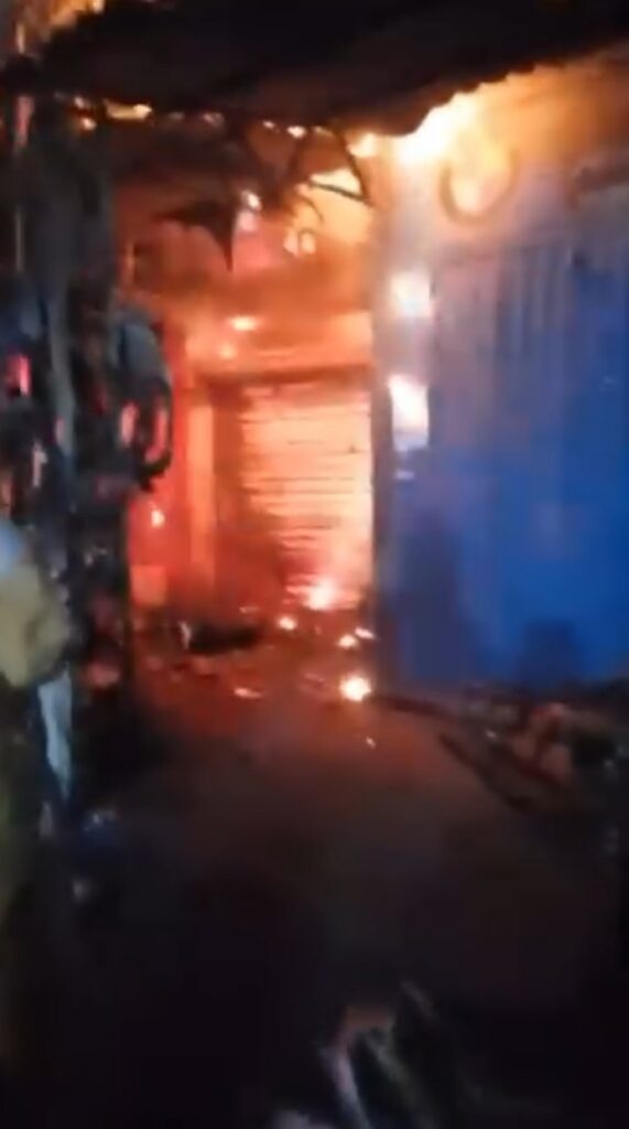 اندلاع حريق داخل محل لتصليح الدراجات النارية في طرابلس