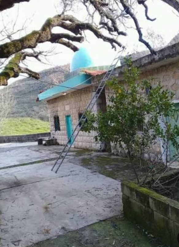 مجهولون يحرقون مقاماً دينياً في ريف طرطوس وسط اتهامات طائفية مجهولون يحرقون مقاماً دينياً في ريف طرطوس وسط اتهامات طائفية